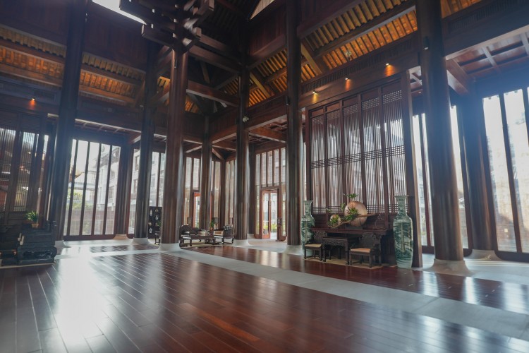 这家酒店堪称红木王国，古典家具价格昂贵，位于广东云浮
